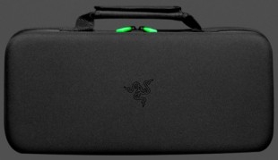 Razer Seiren Microphone comes with carrying case