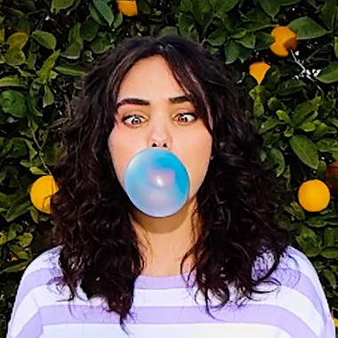 Click to learn how to shoot a bubblegum-popping video with Super Slow-mo