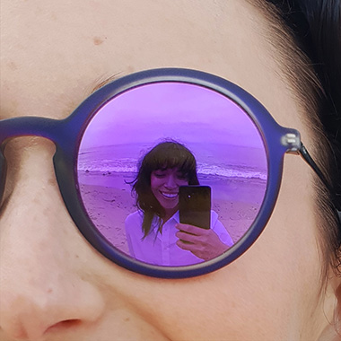 Click to learn how to shoot a reflective sunglasses selfie with Dual Aperture