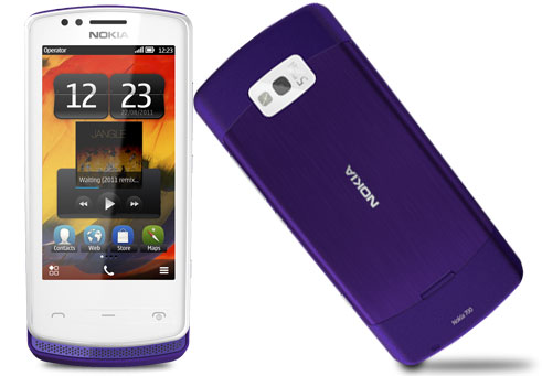 Nokia 700 smartphone with ultra-bright 3.2