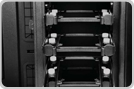 6 quiet 3.5 / 2.5 drive bays utilize trays with preinstalled silicone grommets