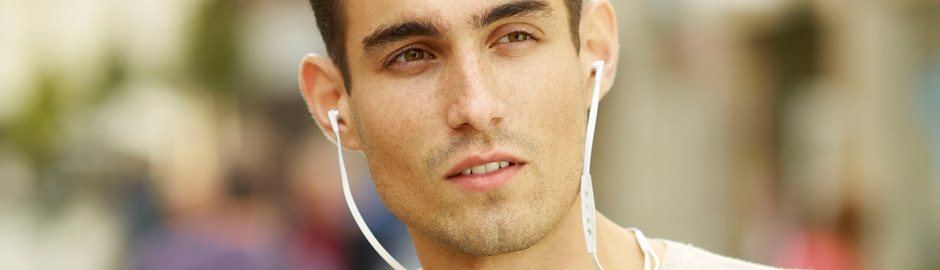 Smart Headset with Smart Key control and a standard 3.5 mm audio plug.