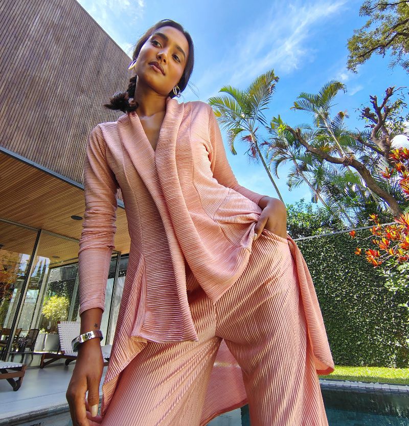 <b style="font-weight: 700;font-size: 36px;">Widen your perspective</b>