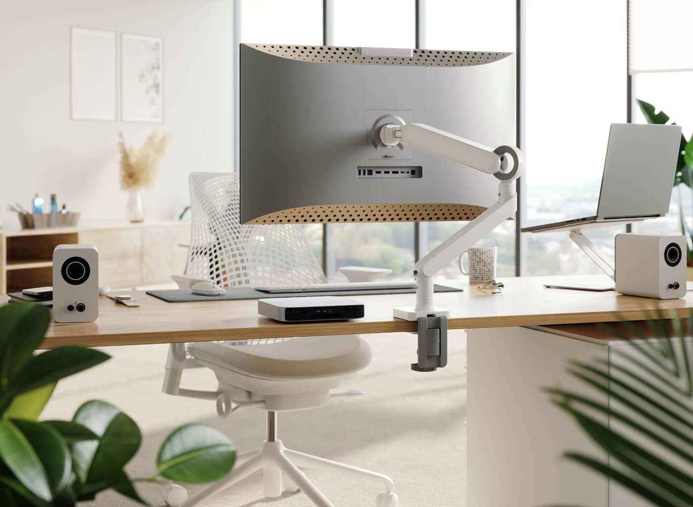 Giraffe_Glide_Single_Monitor_Arms_Lifestyle_OfficeDeskSetup_With_ClarityProMax_Wireless_5